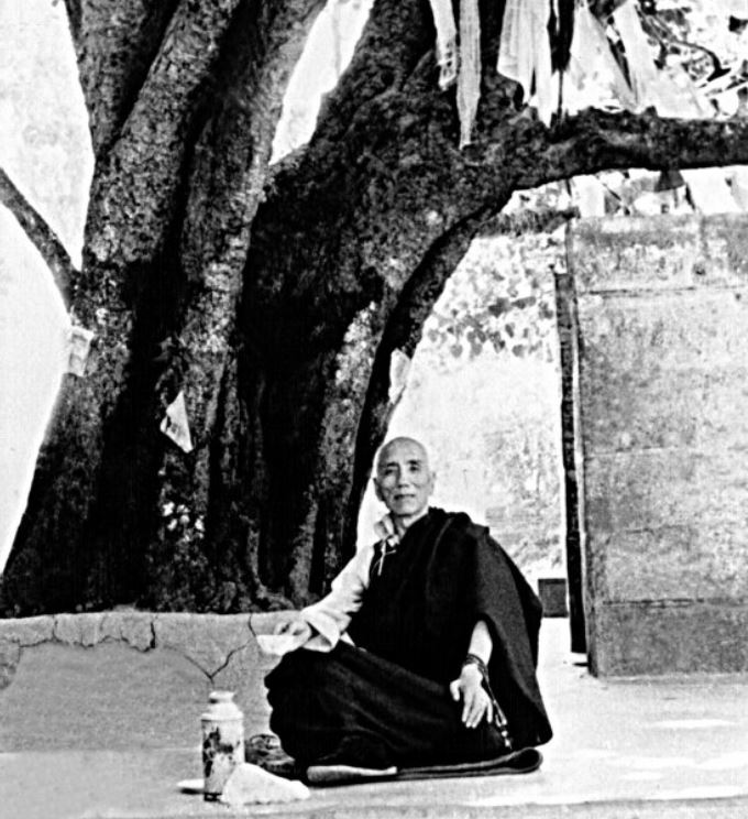 Jamyang Khyentse Chökyi Lodrö seated beneath the Bodhi tree at Bodhgaya